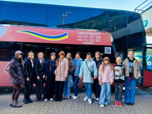 Десять чернівецьких школярів поїхали до Франції в рамках освітньо-культурної програми між містами-побратимами